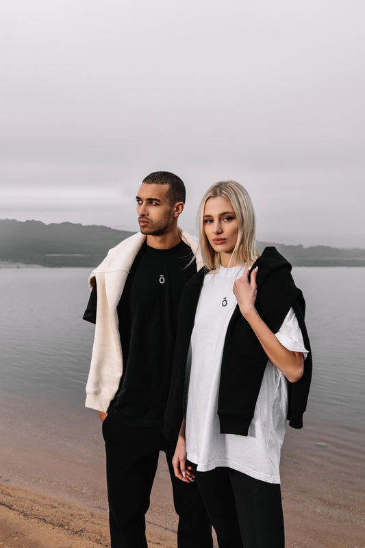 T-SHIRT UNISEX MINIMAL LOGO (BLACK)