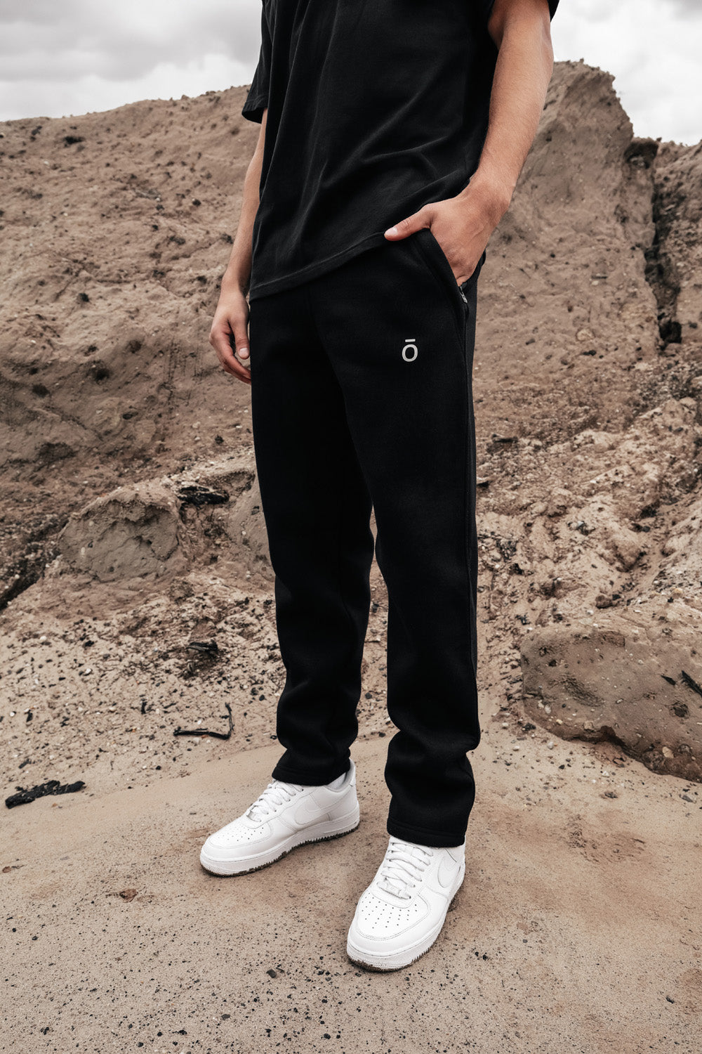 JOGGER MINIMAL LOGO (BLACK)