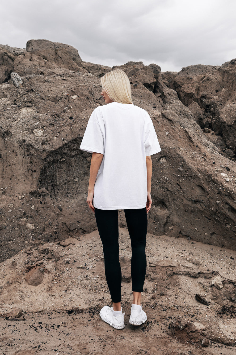 T-SHIRT UNISEX MINIMAL LOGO (WHITE)